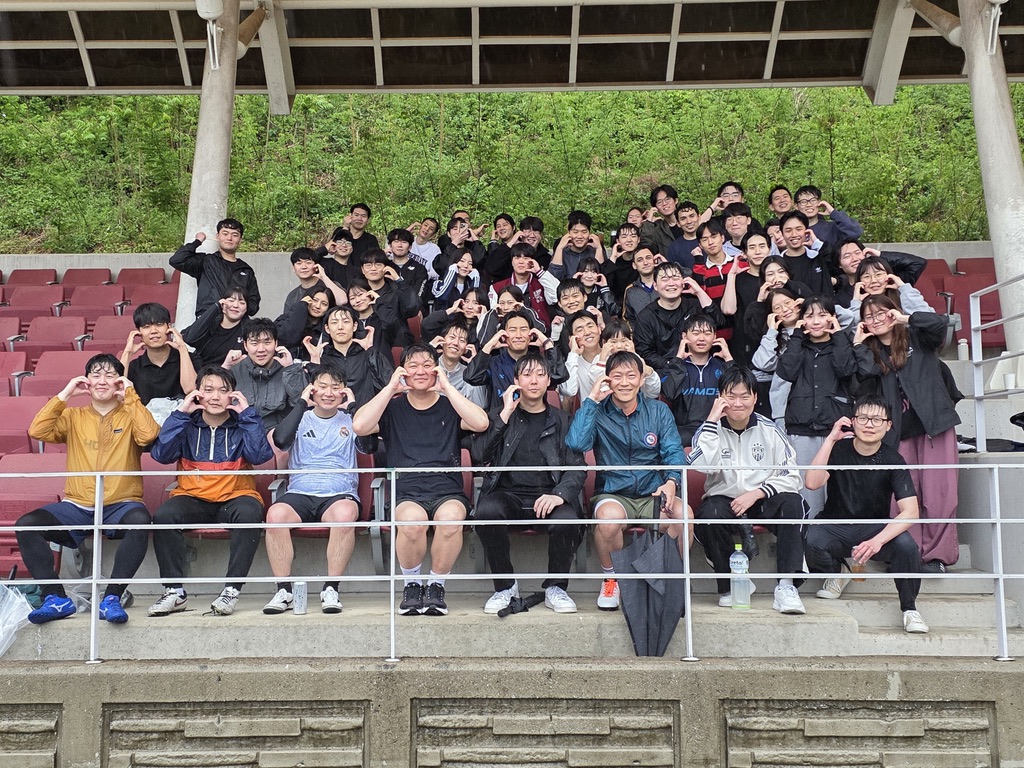 Our lab participates in the football event!~