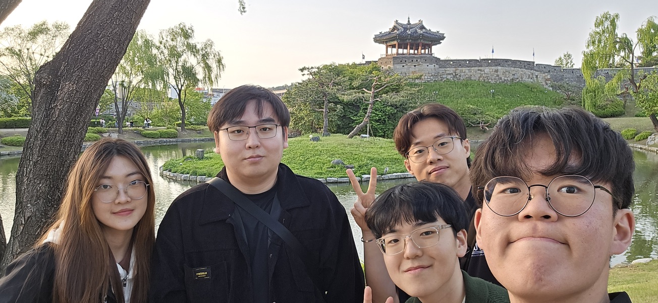 Our lab members take a trip to Suwon!~